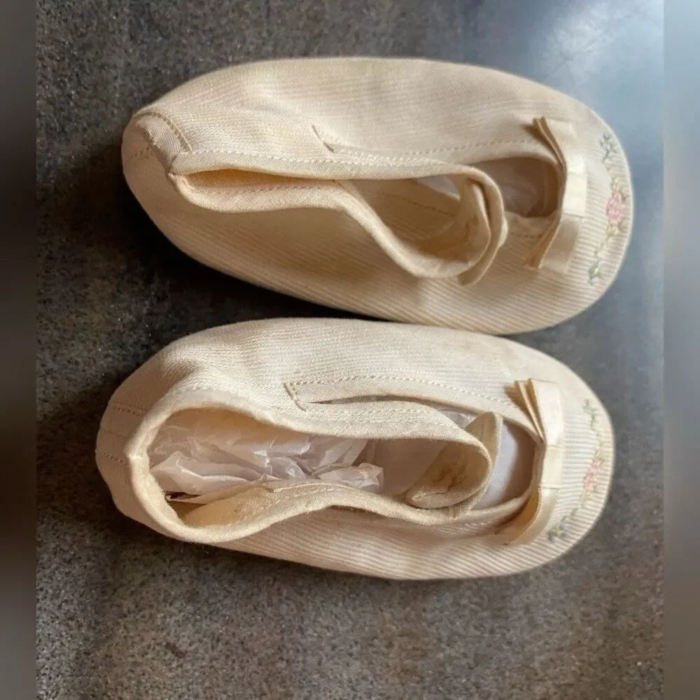 Vintage Baby Girl Shoes Cream Corduroy Button Bows Embroidered 5”